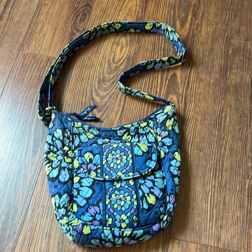 Vera Bradley Indigo Pop Crossbody Quilted Colorful Handbag. EUC.